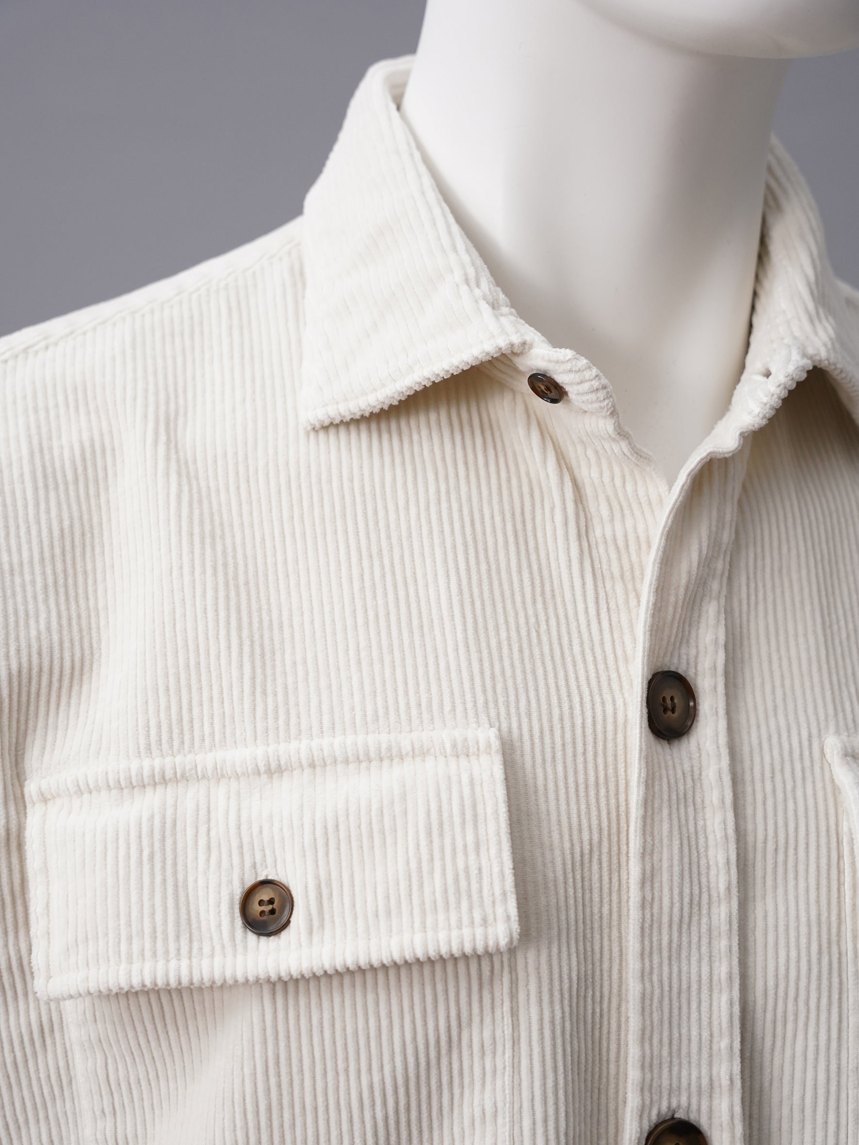 Cremefarbenes Cord-Overshirt